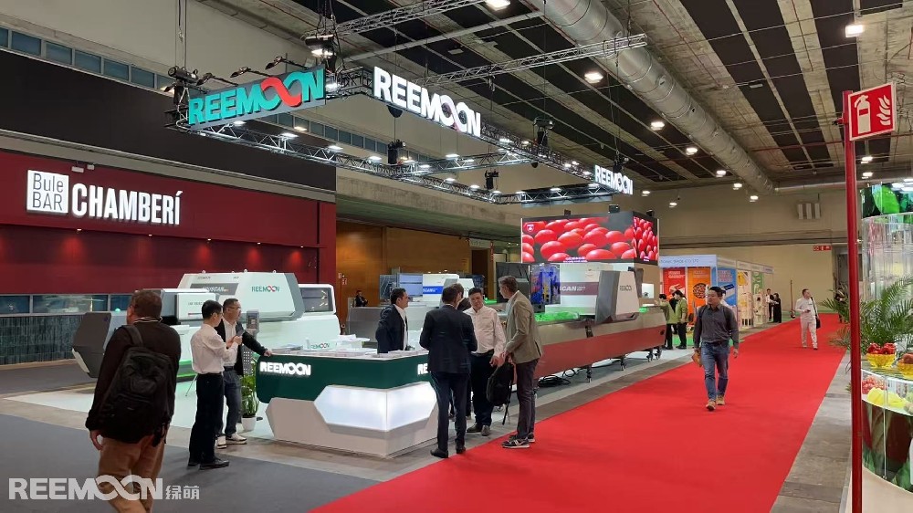 第十七届西班牙（马德里）国际果蔬展览会FRUIT ATTRACTION 20252025西班牙国际果蔬博览会（Fruit Attraction 2025）于9月30日在马德里盛大开幕。绿萌携柑橘、车厘子、蓝莓三大前沿AI分选设备重磅亮相。当前，消费者对果蔬品质的要求日趋严苛，智能化分选已成为驱动产业升级的强劲引擎。绿萌深度聚焦果蔬采后分选技术创新，以